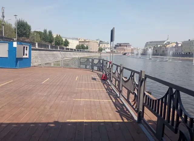 Причал Третьяковский / Лужков мост