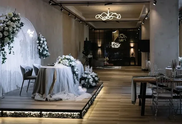 AMAND HALL / Аманд Холл